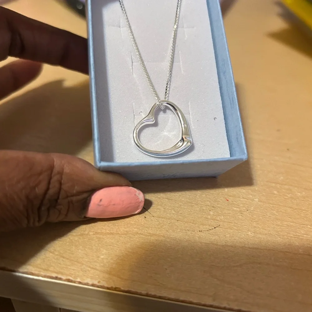 Elegant Silver Heart Pendant Necklace & bracelet - Picture 1 of 3